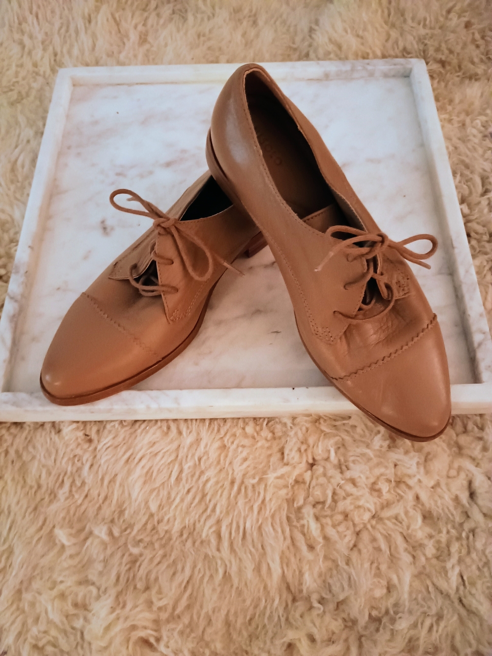 Nisolo Classic Women's Lace-Up Oxford Flats in Tan Size 9